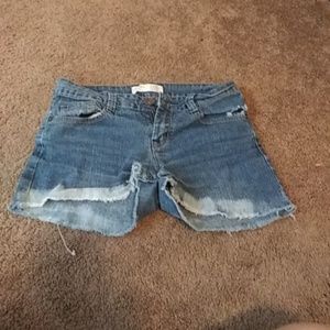 Blue jeans shorts w/ messy bleached ends